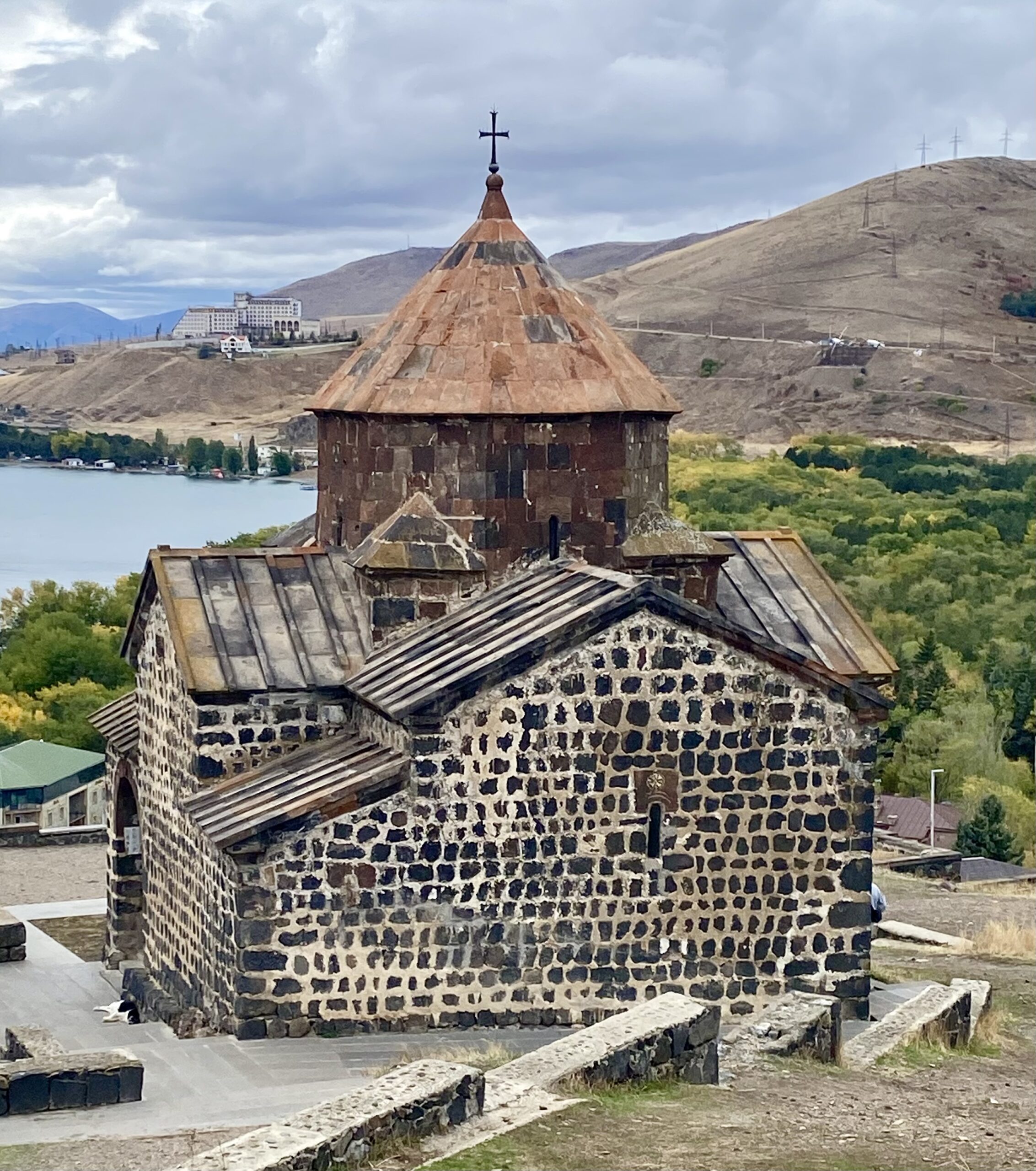 #9 Via Sevans rostfina blad till Yerevans pulserande stad